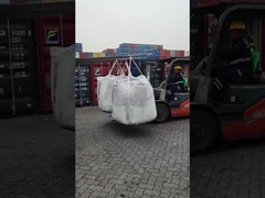 laoding o recipiente na jarda portuária